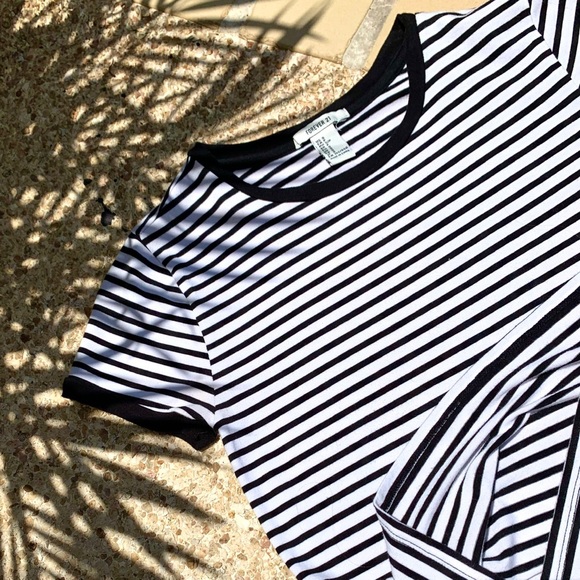 FOREVER 21 Black and White stripped t-shirt - Picture 2 of 3